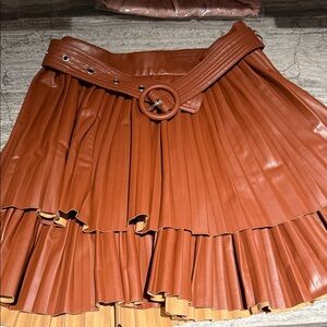 Elegant Tan Pleated Mini Skirt